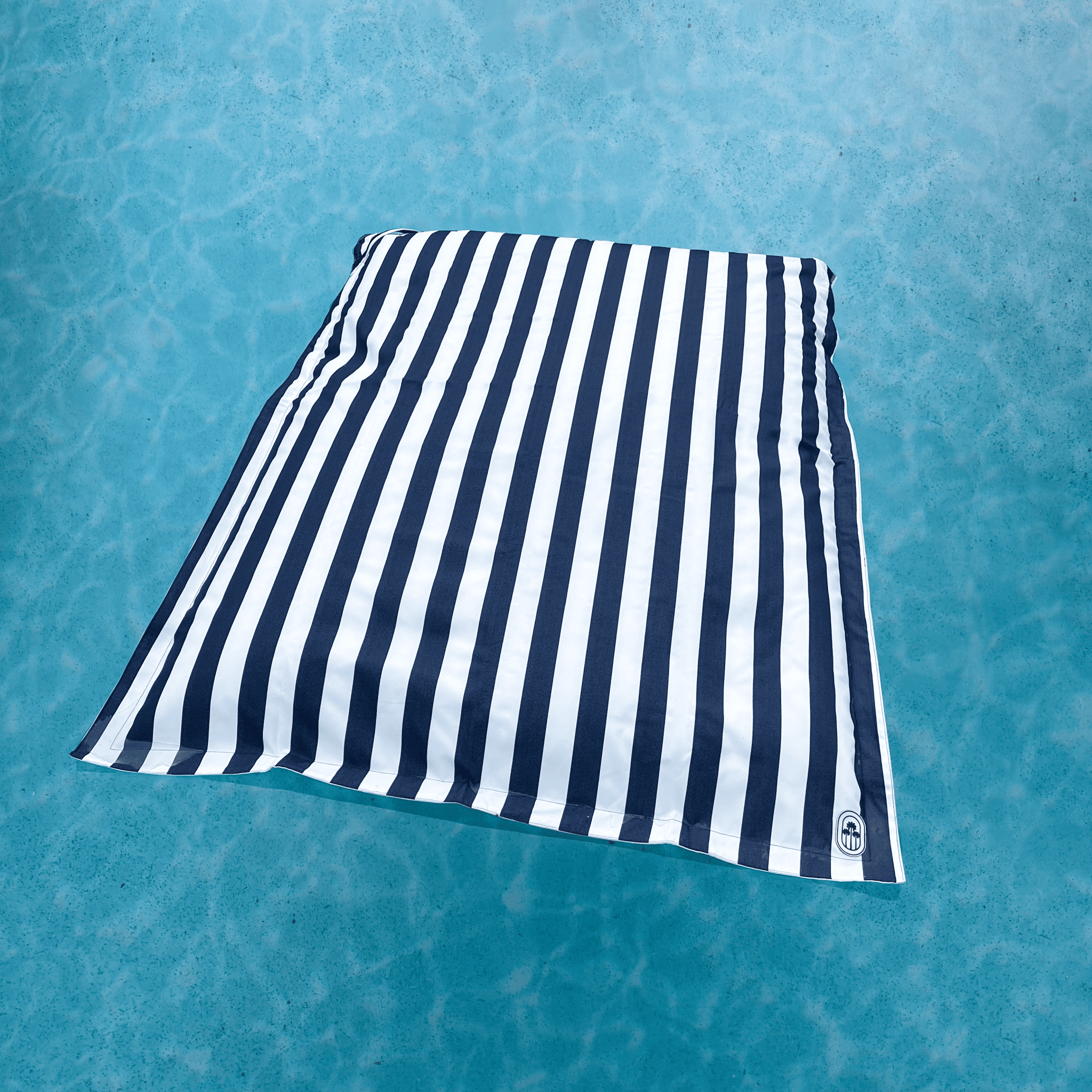 Floating pool beanbag lounger - waterproof outdoor bean bag for pool