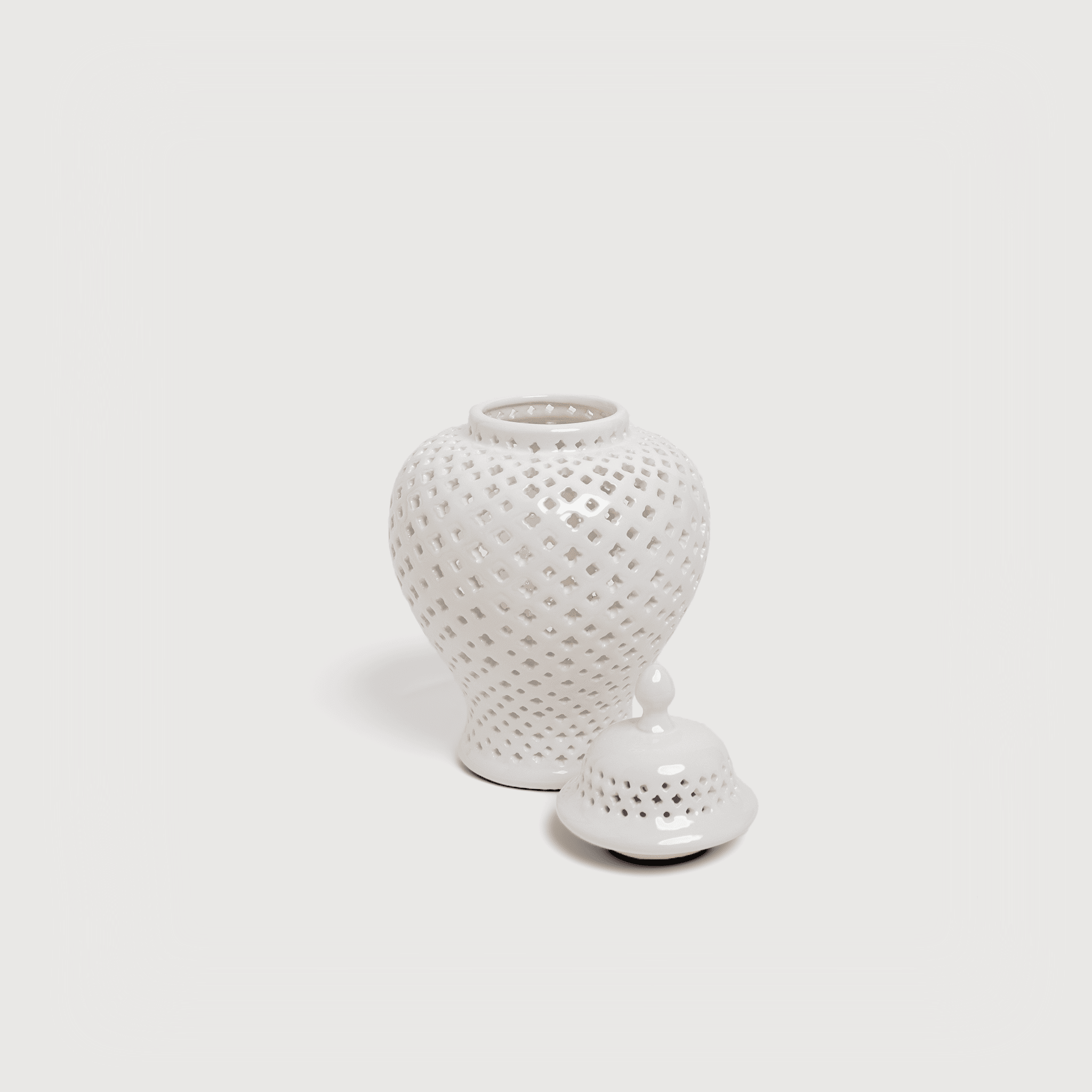 S_White_Ceramic_Vase_LidOff